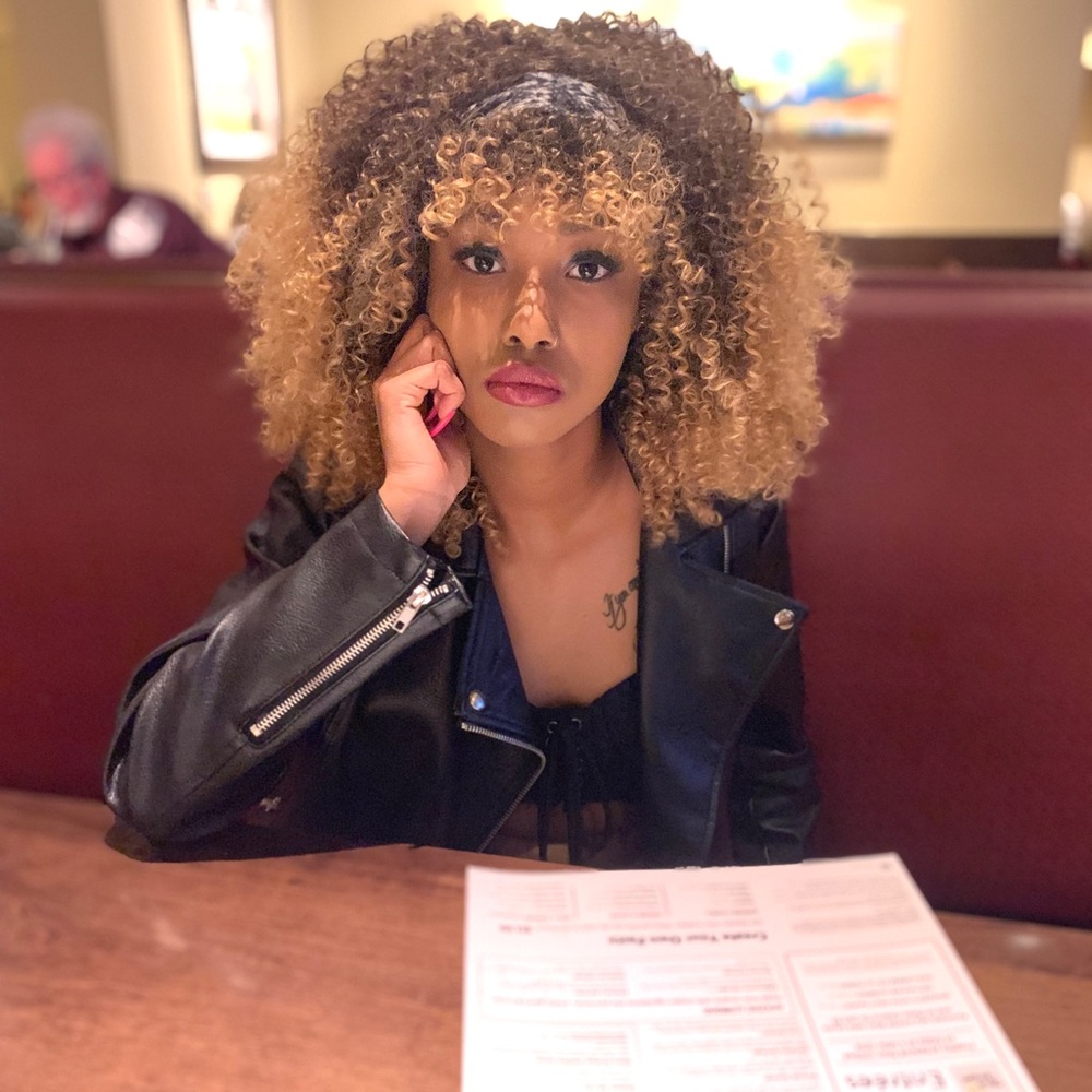 Meet your Posher, Alexia